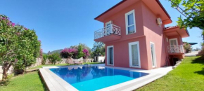 Gocek Dağ Manzaralı Doğa İçinde Havuzlu Villa